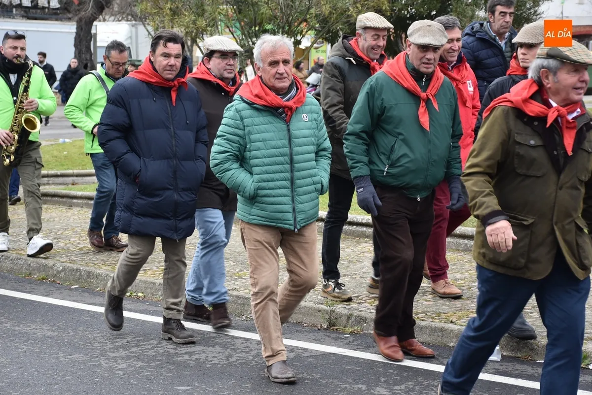 Foto 10 - El Triunfador y los finalistas del Bols&iacute;n realizan el pase&iacute;llo por las calles de Ciudad Rodrigo