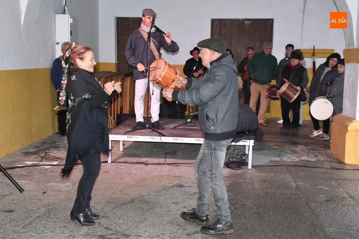 Foto 3 - El novedoso Encuentro de Tamborileros pone el broche a la Feria de Botijeros