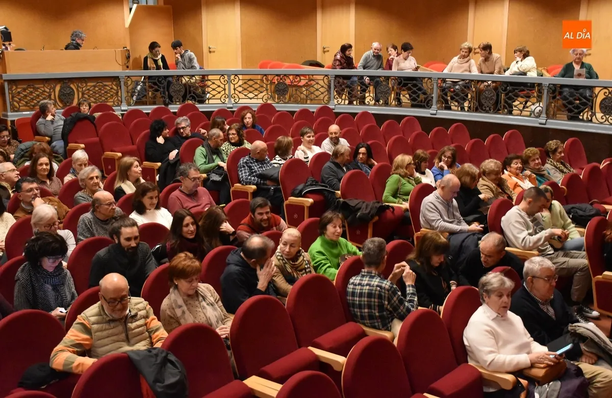 Foto 3 - El divertido viaje de Los Absurdos Teatro al &lsquo;Paralelo 38&rsquo; abre el semestre esc&eacute;nico en Mir&oacute;briga