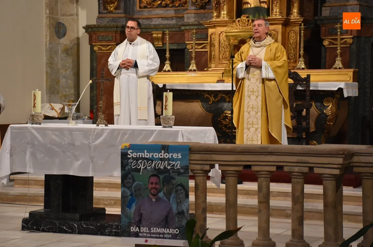 Foto 10 - El Seminario Civitatense conmemora con una eucarist&iacute;a al patr&oacute;n de los Seminarios