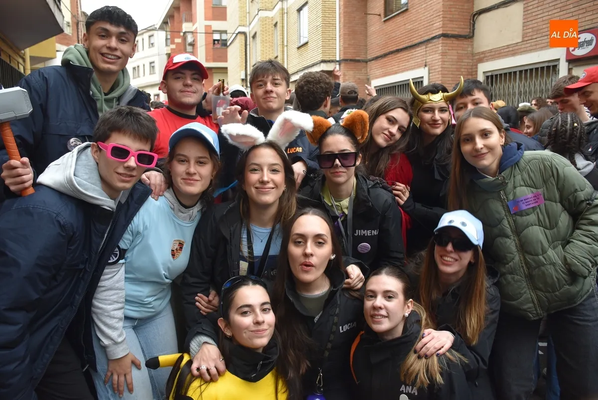 Foto 11 - Manliao encabeza una multitudinaria ruta por varias pe&ntilde;as de j&oacute;venes