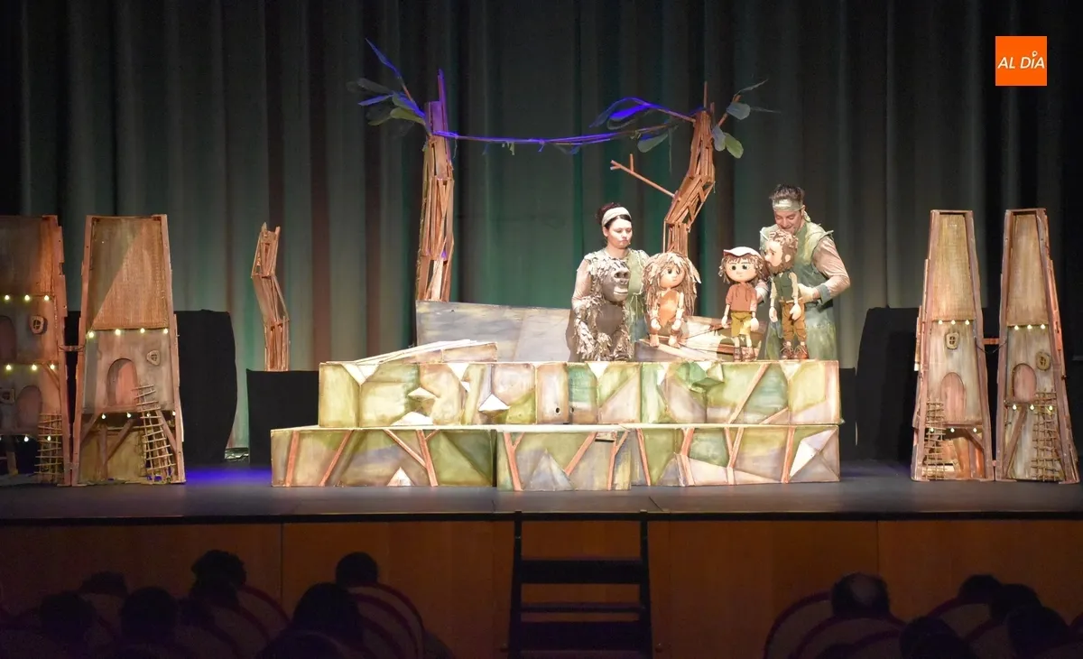 Foto 3 - &lsquo;Yo, Tarz&aacute;n&rsquo; recibe ante los escolares de 5&ordm; y 6&ordm; el Premio al Mejor Espect&aacute;culo Infantil de la Feria