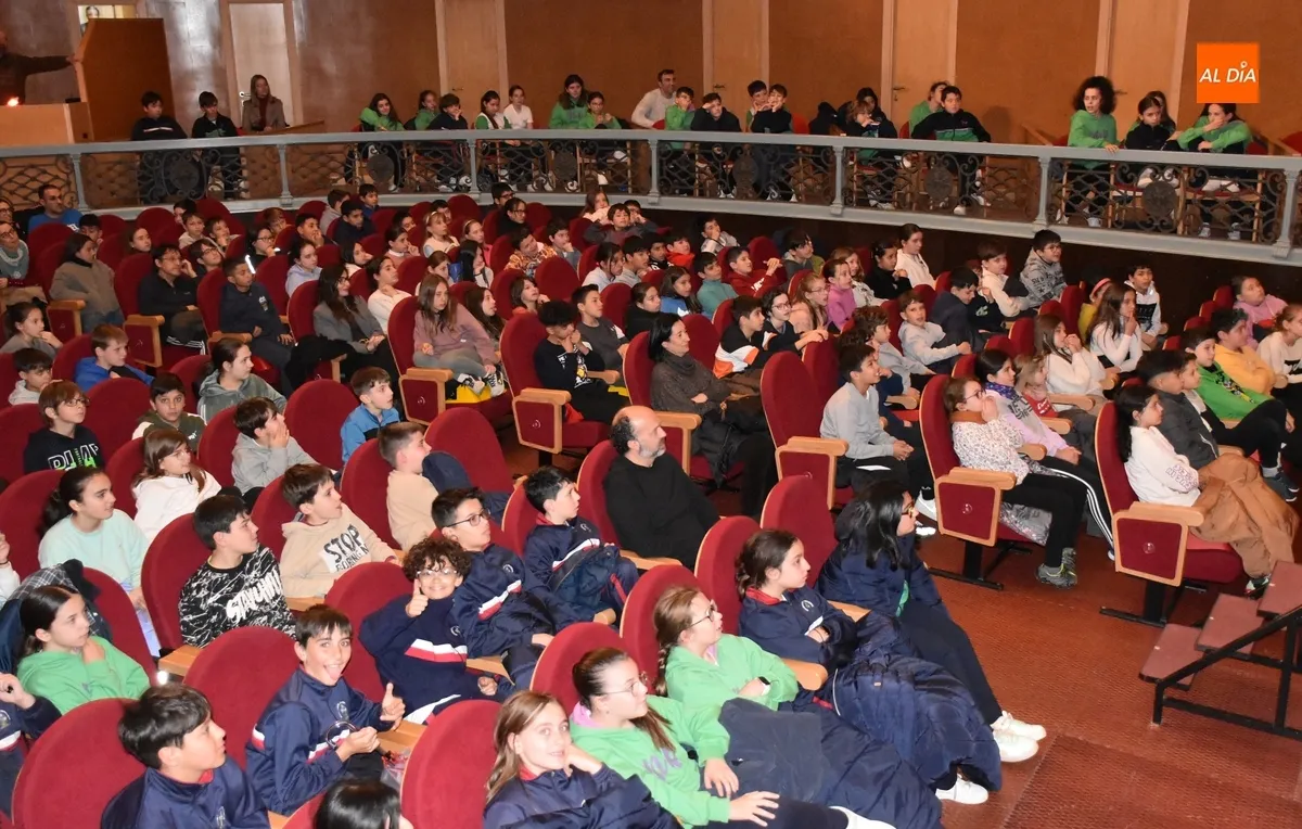 Foto 8 - &lsquo;Yo, Tarz&aacute;n&rsquo; recibe ante los escolares de 5&ordm; y 6&ordm; el Premio al Mejor Espect&aacute;culo Infantil de la Feria