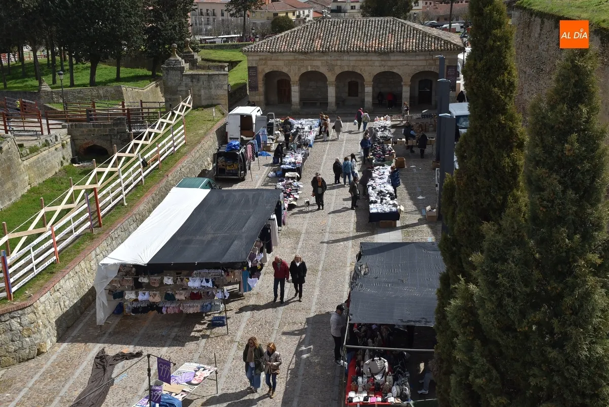 Foto 2 - El mercadillo sabatino recupera la normalidad tras completarse la retirada de las casetas