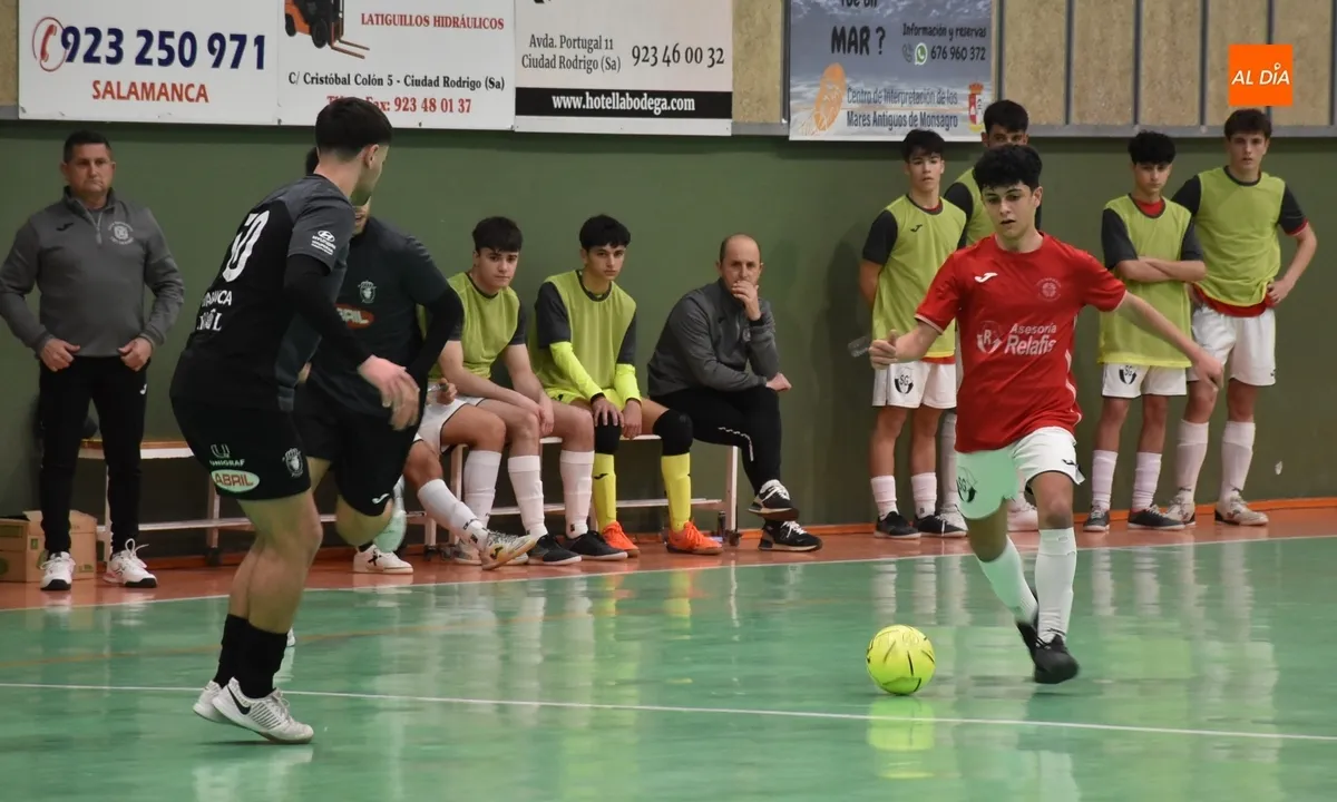 Foto 2 - El III Juvenil pierde ante los certeros golpes de O Parrulo tras haber hecho lo que parec&iacute;a m&aacute;s dif&iacute;cil