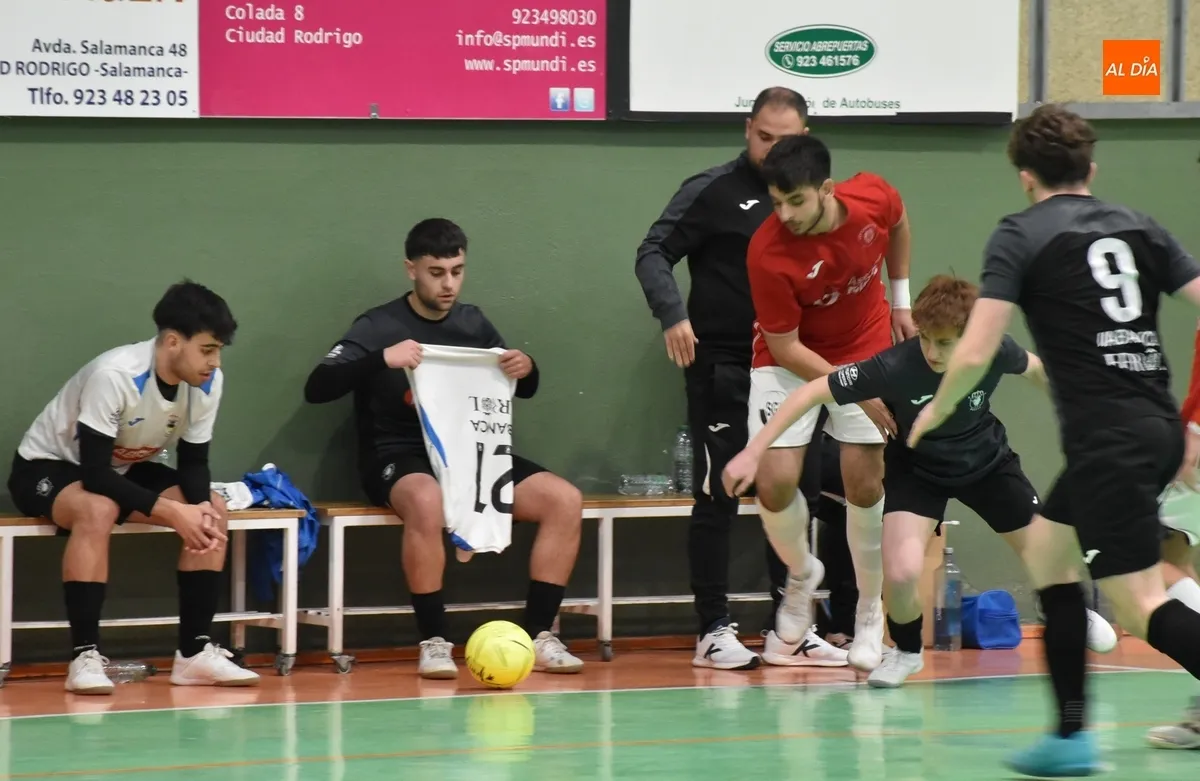 Foto 3 - El III Juvenil pierde ante los certeros golpes de O Parrulo tras haber hecho lo que parec&iacute;a m&aacute;s dif&iacute;cil