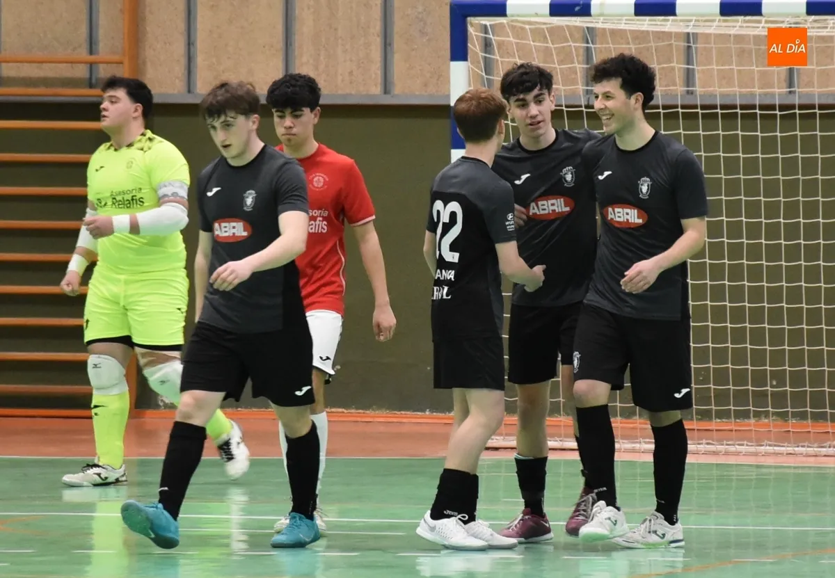 Foto 6 - El III Juvenil pierde ante los certeros golpes de O Parrulo tras haber hecho lo que parec&iacute;a m&aacute;s dif&iacute;cil