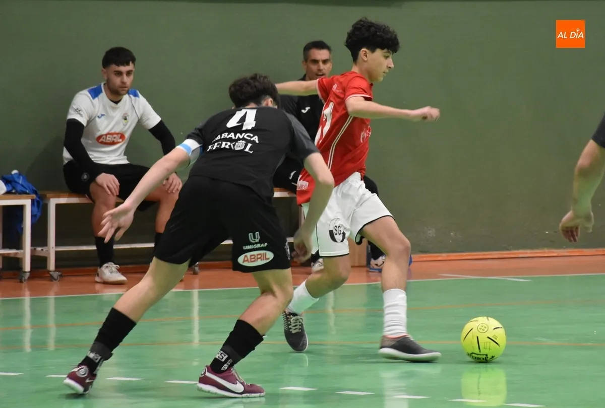 Foto 8 - El III Juvenil pierde ante los certeros golpes de O Parrulo tras haber hecho lo que parec&iacute;a m&aacute;s dif&iacute;cil
