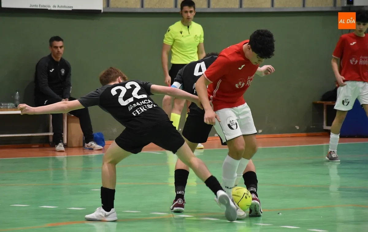 Foto 9 - El III Juvenil pierde ante los certeros golpes de O Parrulo tras haber hecho lo que parec&iacute;a m&aacute;s dif&iacute;cil