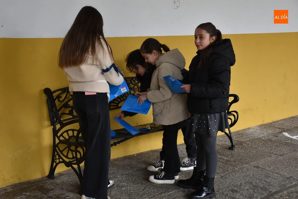 Foto 5 - Una veintena de chavales compite por buscar el marrano perdido de la matanza tradicional