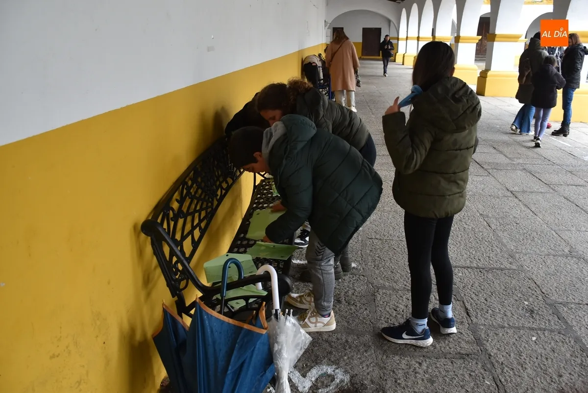 Foto 8 - Una veintena de chavales compite por buscar el marrano perdido de la matanza tradicional
