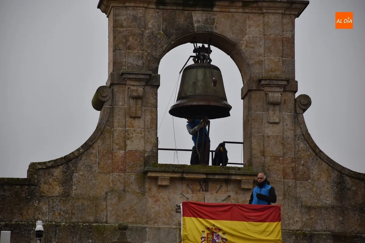 Foto 4 - La lluvia obliga a pasar a cubierto buena parte del Lunes de Carnaval