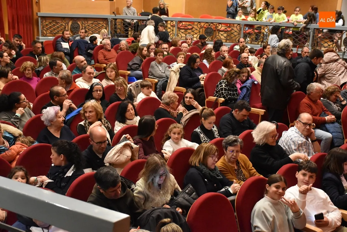 Foto 6 - Los mirobrigenses sienten la magia en 1&ordf; persona en la cita anual liderada por el Mago Xuso