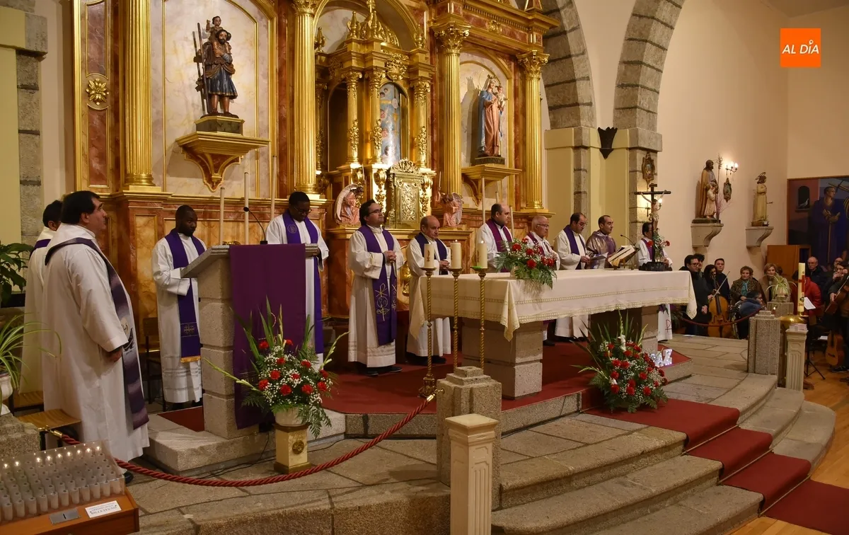 Foto 8 - Gabriel &Aacute;ngel Cid renueva 25 a&ntilde;os despu&eacute;s, ampliamente acompa&ntilde;ado, su &ldquo;S&iacute; a Cristo&rdquo;