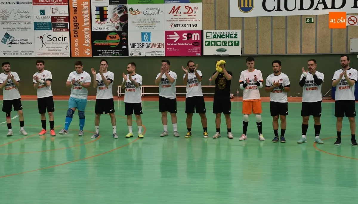Foto 5 - El l&iacute;der de Futormes, Paradinas de San Juan, impone su efectividad ante el Mir&oacute;briga Futsal