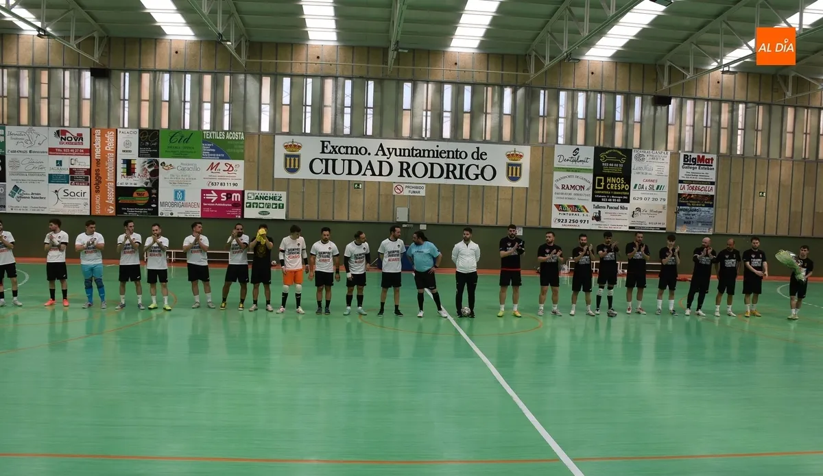 Foto 7 - El l&iacute;der de Futormes, Paradinas de San Juan, impone su efectividad ante el Mir&oacute;briga Futsal