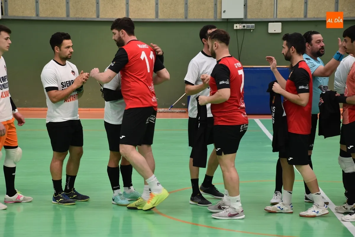 Foto 9 - El l&iacute;der de Futormes, Paradinas de San Juan, impone su efectividad ante el Mir&oacute;briga Futsal