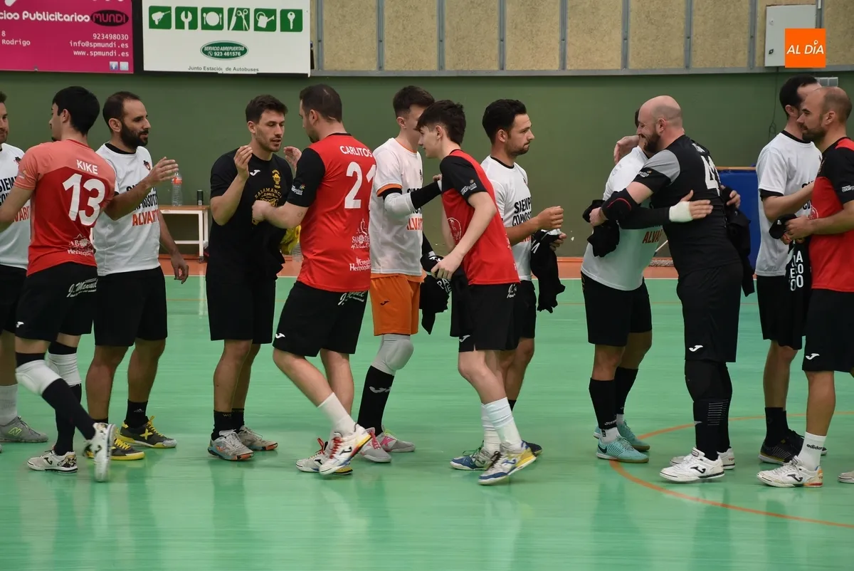 Foto 10 - El l&iacute;der de Futormes, Paradinas de San Juan, impone su efectividad ante el Mir&oacute;briga Futsal