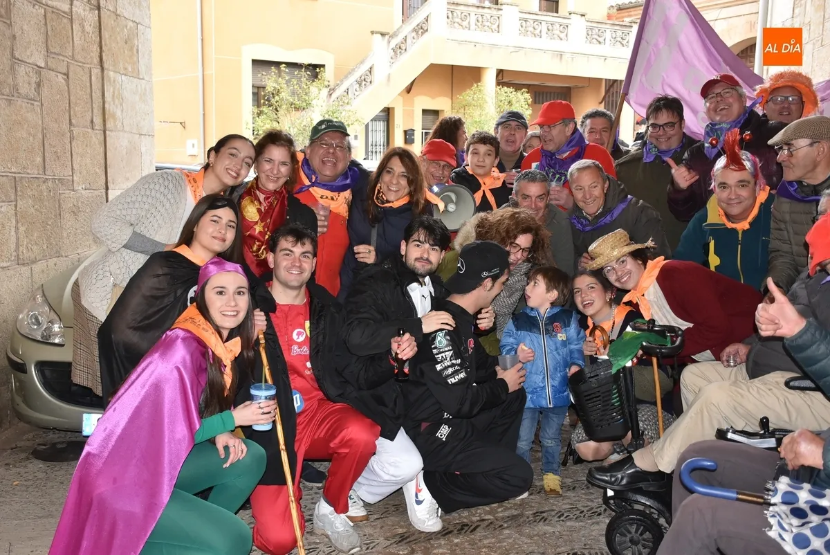 Foto 5 - Los Amigos del Alguacilillo recuerdan a Jos&eacute; Antonio M&aacute;rquez en su vitoreado pasacalles