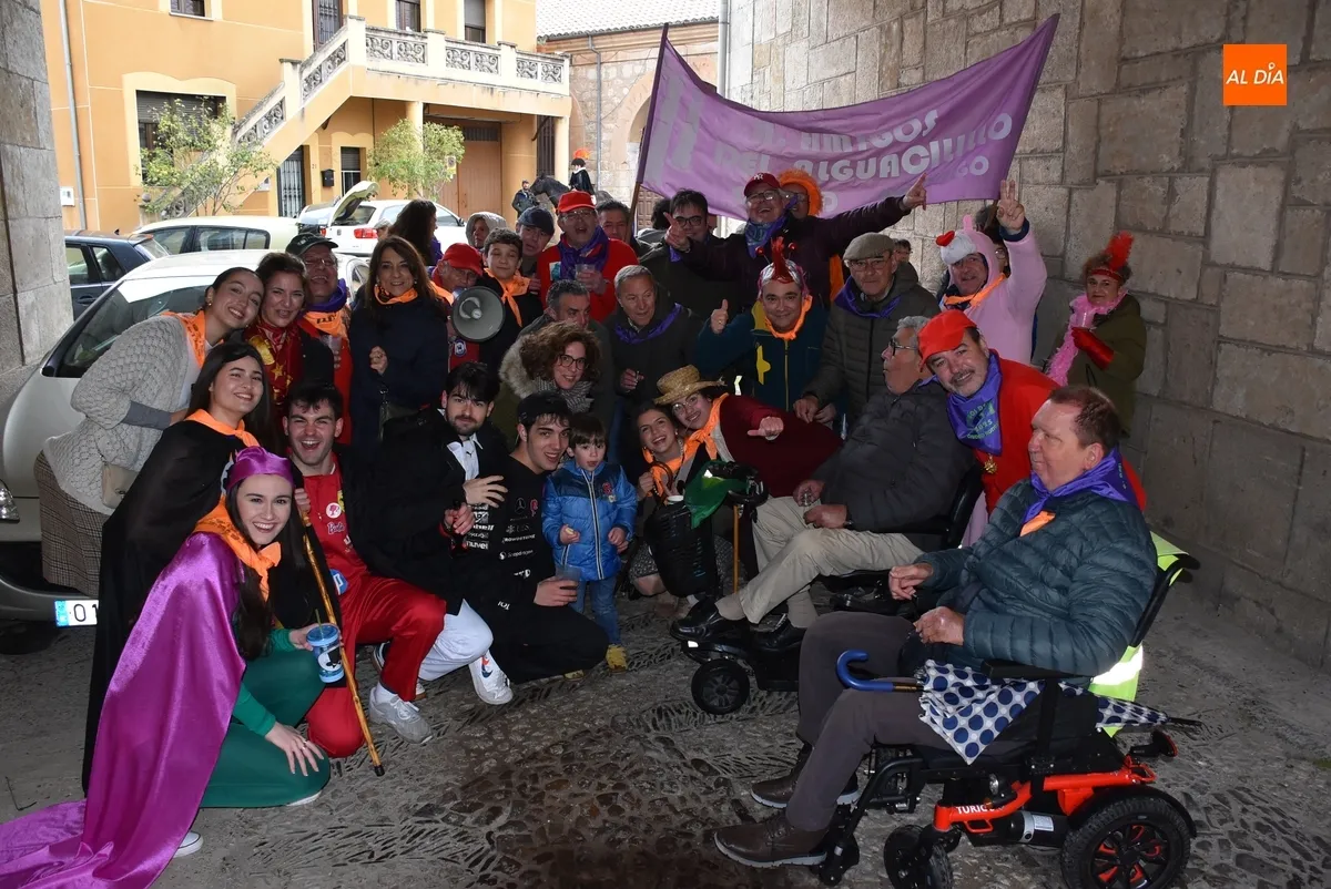 Foto 7 - Los Amigos del Alguacilillo recuerdan a Jos&eacute; Antonio M&aacute;rquez en su vitoreado pasacalles