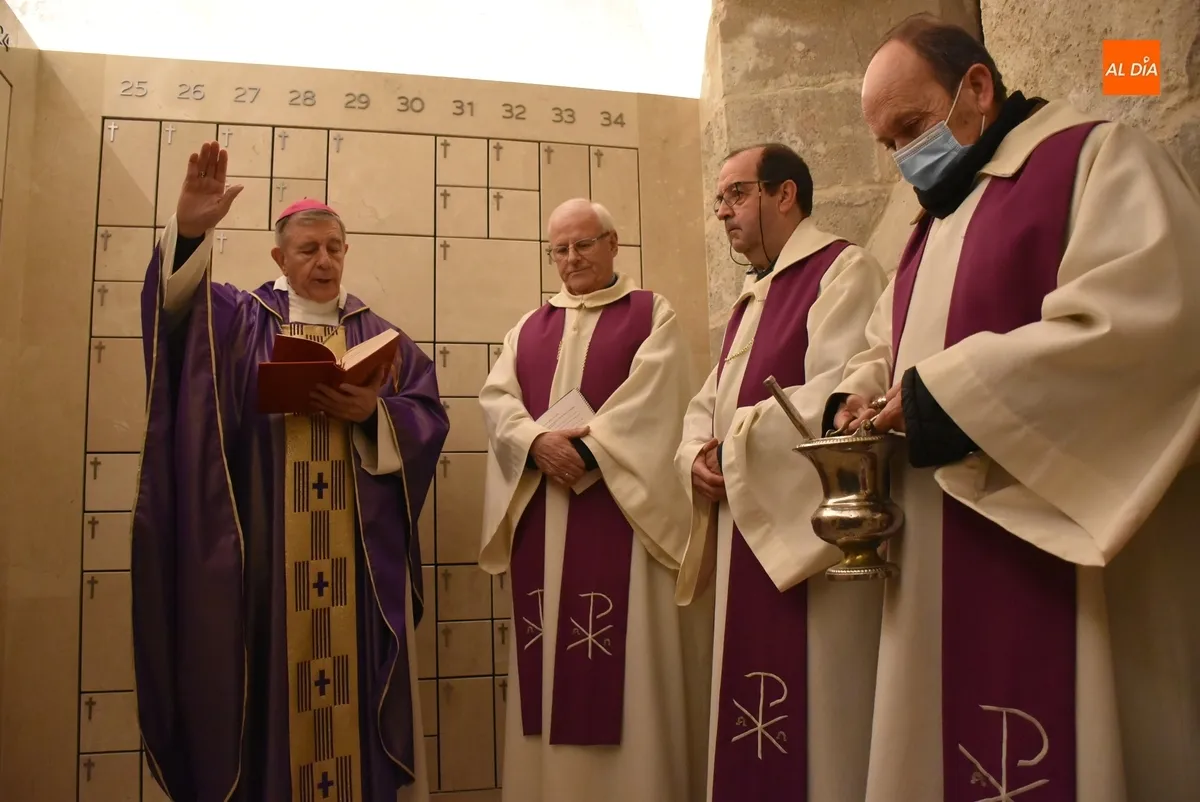 Foto 11 - La Catedral estrena columbario con capacidad para m&aacute;s de 400 urnas funerarias