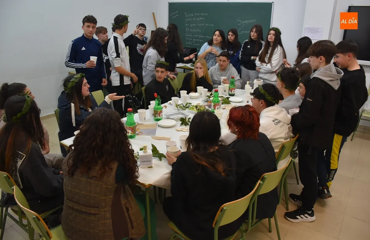 Foto 8 - Alumnos del IES Tierra se dan un banquete grecorromano tras un concierto de sus profesores