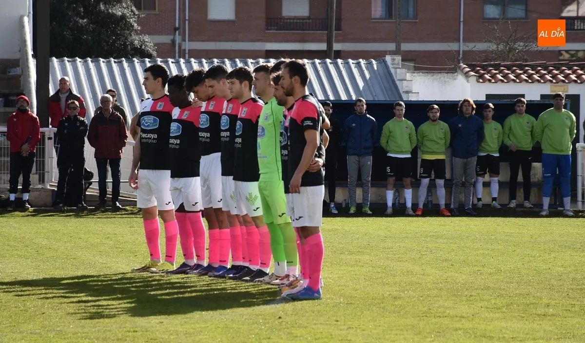 Foto 3 - Debacle del Ciudad Rodrigo ante un rival directo, el Almaz&aacute;n, que deja de serlo