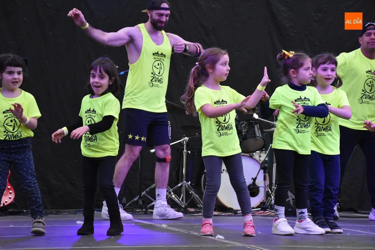 Foto 6 - El Carnaval 2025 echa definitivamente el cierre con baile, regalos y m&uacute;sica