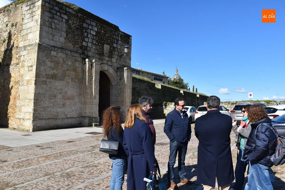 Foto 3 - El IES Tierra recibe a los responsables portugueses del proyecto transfronterizo en el que participa
