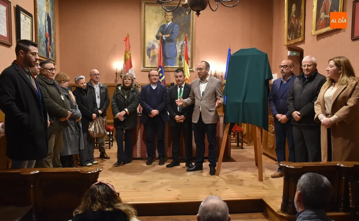 Foto 2 - Daniel Mielgo pregonar&aacute; la Semana Santa Mirobrigense 2025, que ya tiene cartel