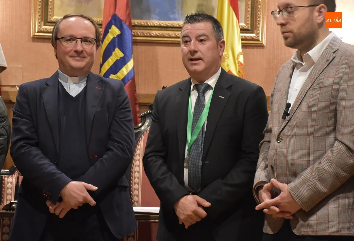 Foto 3 - Daniel Mielgo pregonar&aacute; la Semana Santa Mirobrigense 2025, que ya tiene cartel