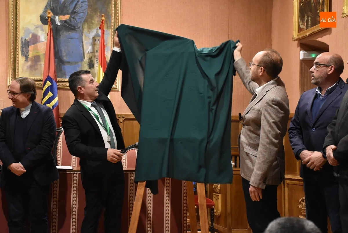 Foto 4 - Daniel Mielgo pregonar&aacute; la Semana Santa Mirobrigense 2025, que ya tiene cartel