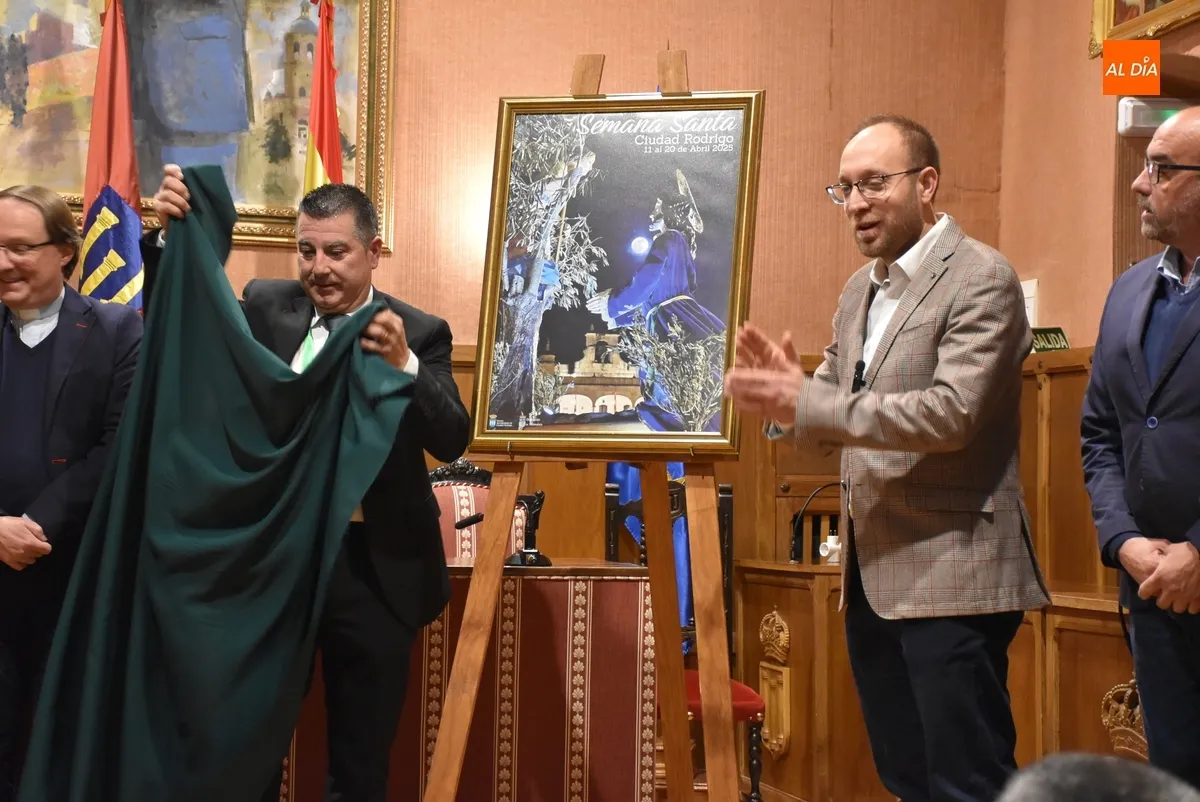 Foto 5 - Daniel Mielgo pregonar&aacute; la Semana Santa Mirobrigense 2025, que ya tiene cartel