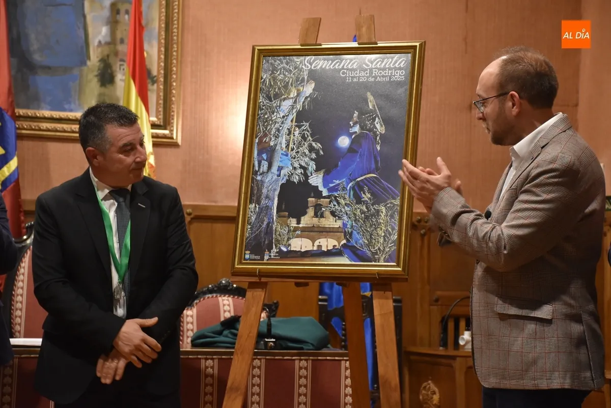 Foto 6 - Daniel Mielgo pregonar&aacute; la Semana Santa Mirobrigense 2025, que ya tiene cartel