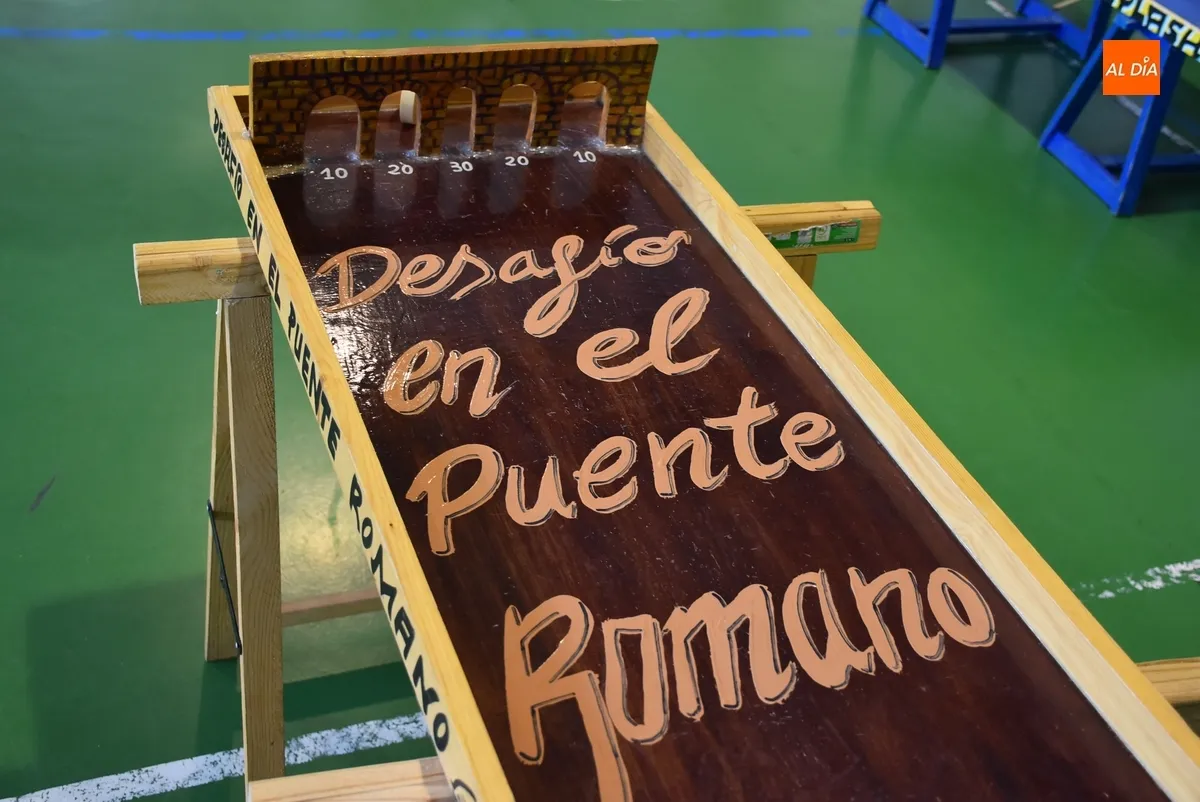 Foto 3 - El IES Tierra cierra con juegos de madera gigantes y un Flea Market sus Jornadas Culturales