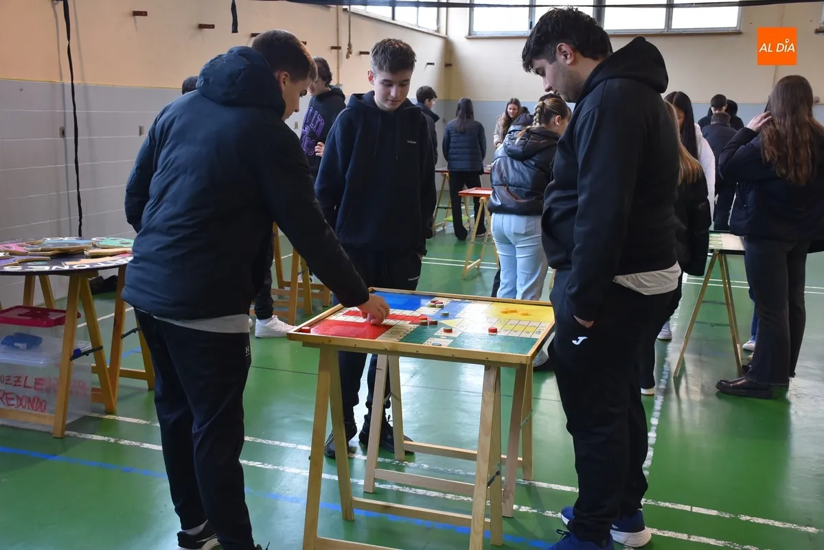 Foto 6 - El IES Tierra cierra con juegos de madera gigantes y un Flea Market sus Jornadas Culturales