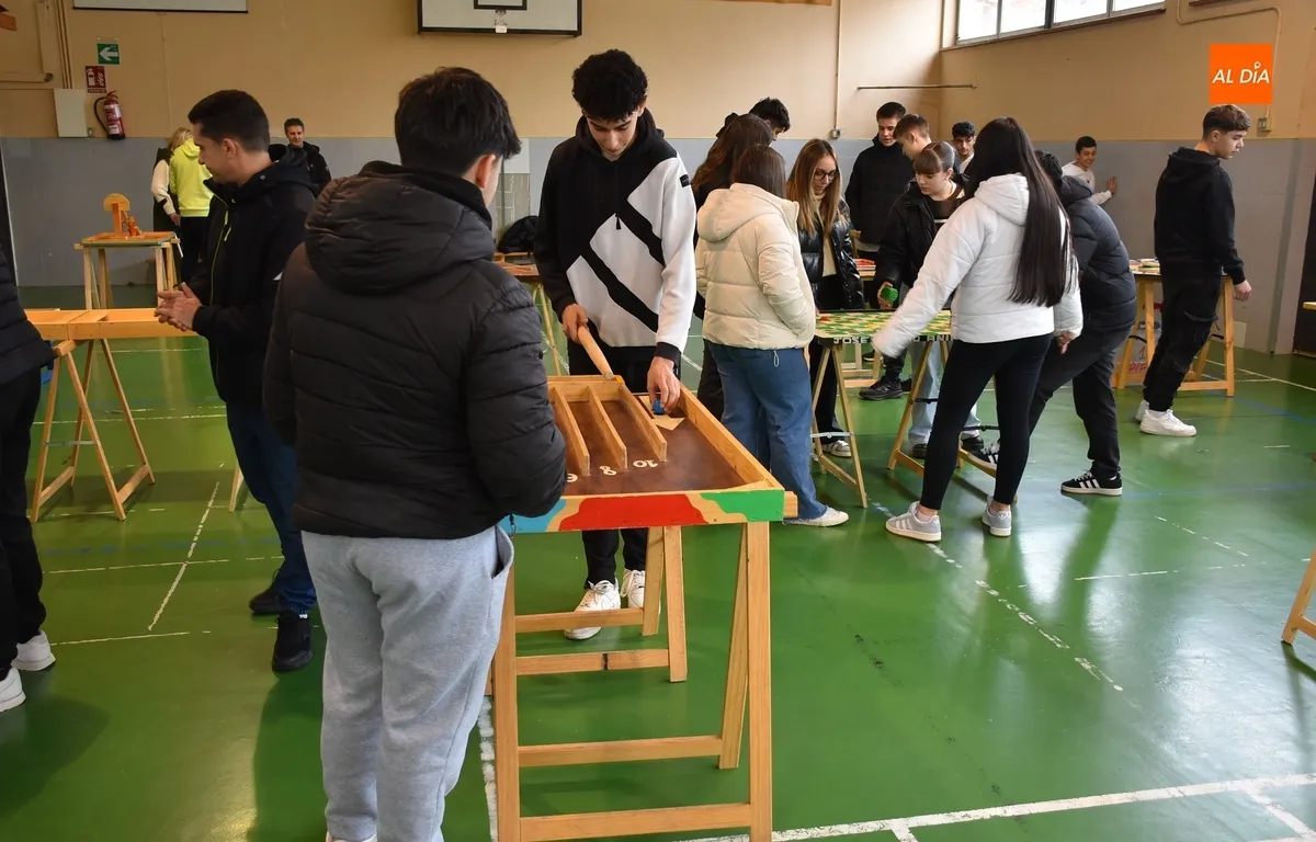 Foto 9 - El IES Tierra cierra con juegos de madera gigantes y un Flea Market sus Jornadas Culturales