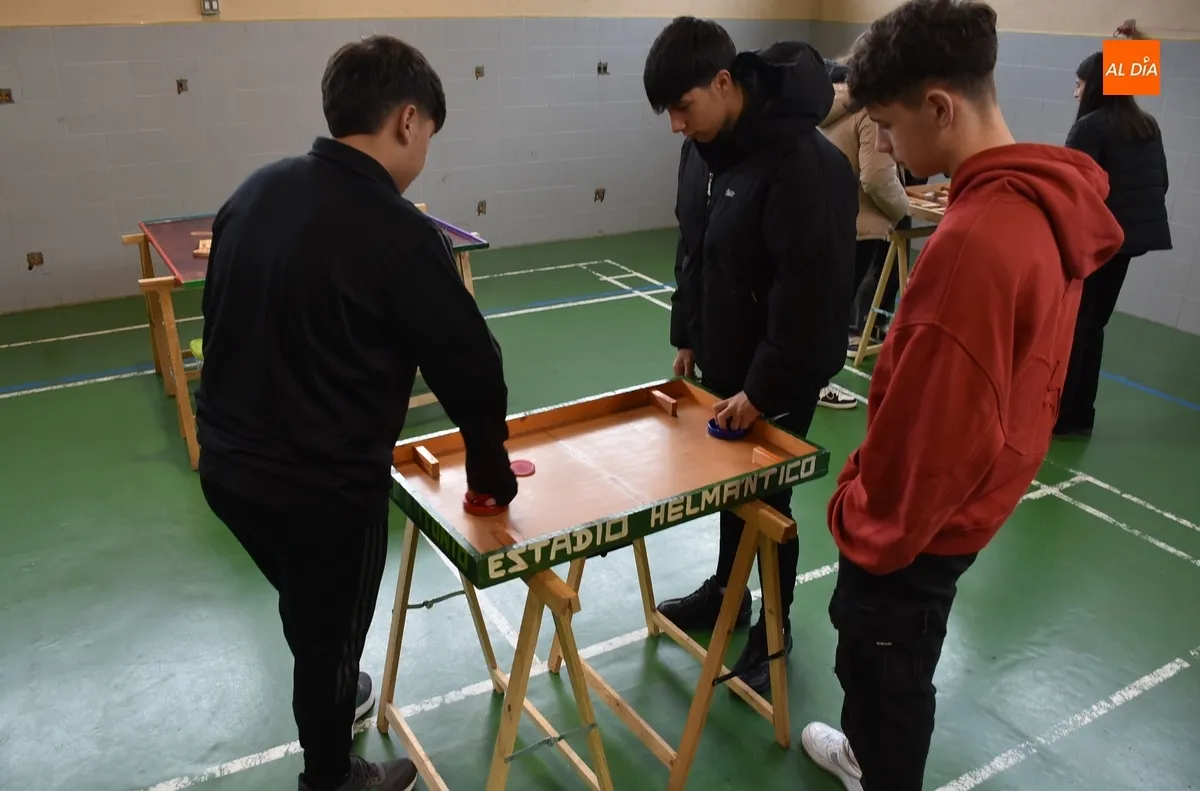 Foto 11 - El IES Tierra cierra con juegos de madera gigantes y un Flea Market sus Jornadas Culturales