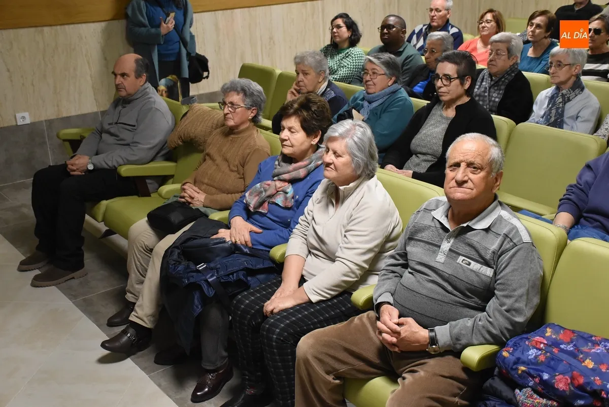Foto 4 - Unas 45 personas reflexionan sobre el valor de la vida al hilo del D&iacute;a de la Anunciaci&oacute;n