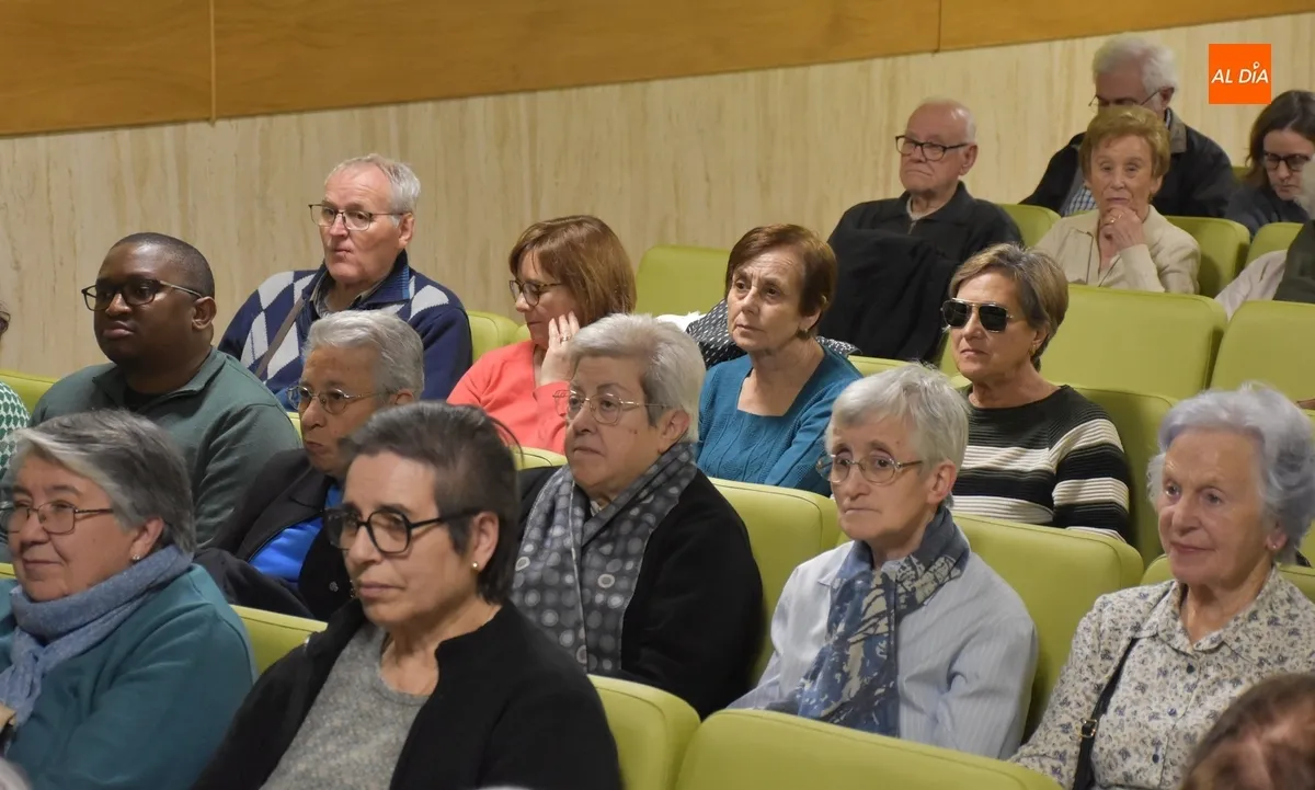 Foto 5 - Unas 45 personas reflexionan sobre el valor de la vida al hilo del D&iacute;a de la Anunciaci&oacute;n