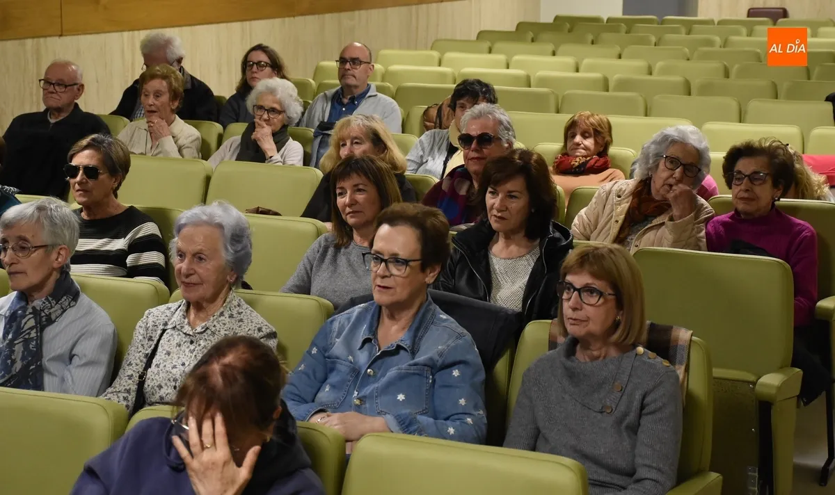 Foto 6 - Unas 45 personas reflexionan sobre el valor de la vida al hilo del D&iacute;a de la Anunciaci&oacute;n