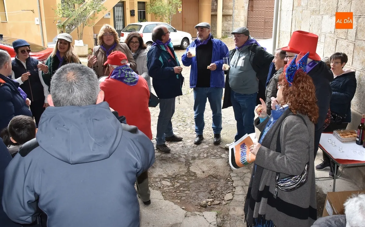 Foto 4 - Los Amigos del Alguacilillo se citan bajo el aguacero para el Carnaval 2026