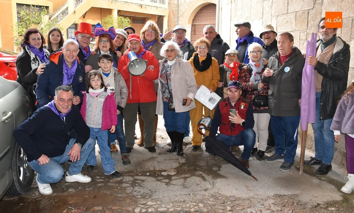 Foto 5 - Los Amigos del Alguacilillo se citan bajo el aguacero para el Carnaval 2026