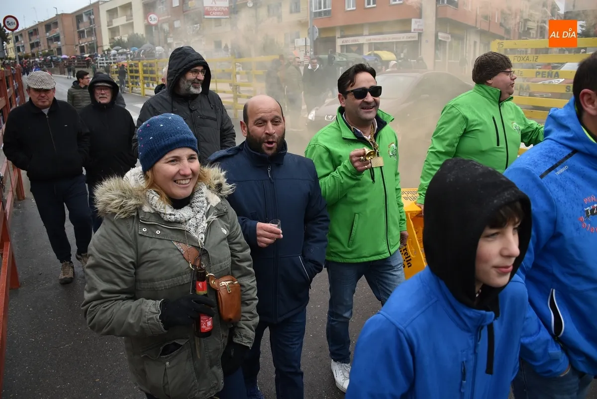 Foto 8 - La Pol&eacute;mika y La Gresca procesionan a San Pedr&iacute;n con un nuevo look