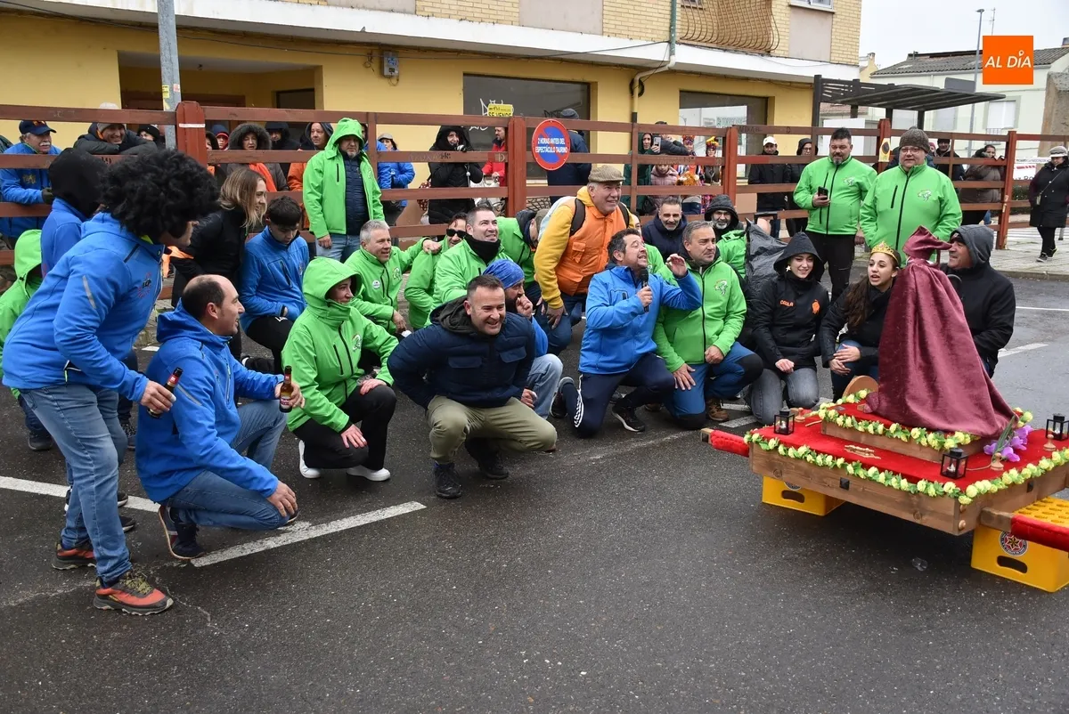 Foto 11 - La Pol&eacute;mika y La Gresca procesionan a San Pedr&iacute;n con un nuevo look