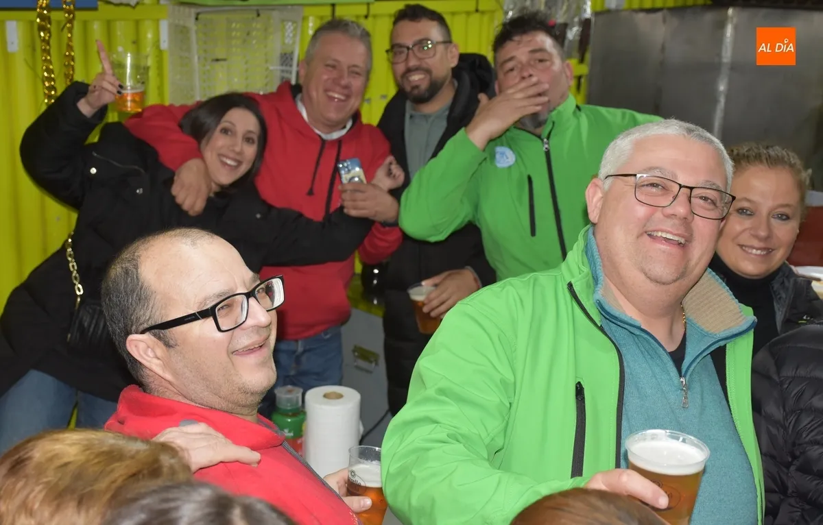 Foto 6 - Las Pe&ntilde;as de la Plazuela reparten 500 raciones de patatas men&eacute;as