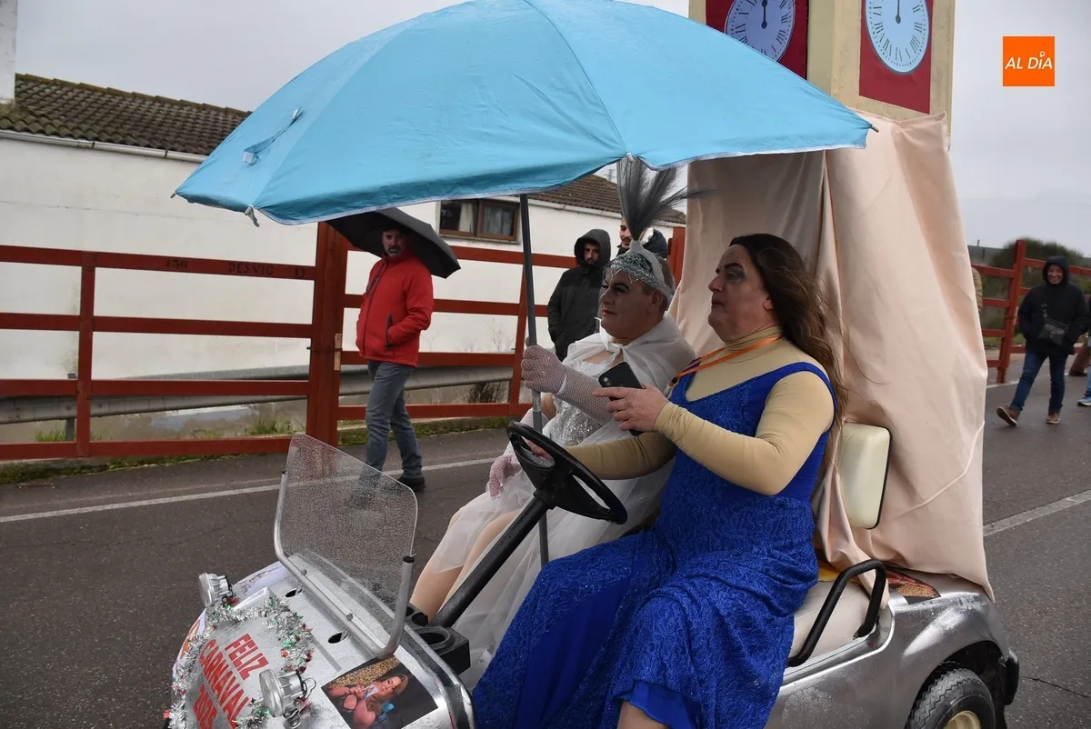 Foto 3 - Cristina Pedroche y Lalachus dan la Campanada en un Domingo con mucha m&uacute;sica en la calle