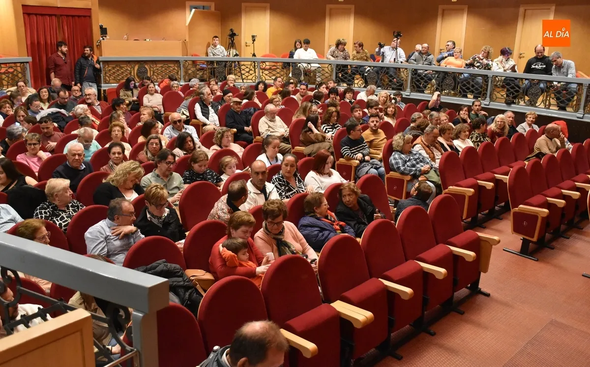 Foto 6 - El Teatro Nuevo se queda peque&ntilde;o para disfrutar del 2&ordm; certamen &lsquo;Toques de Esperanza&rsquo;