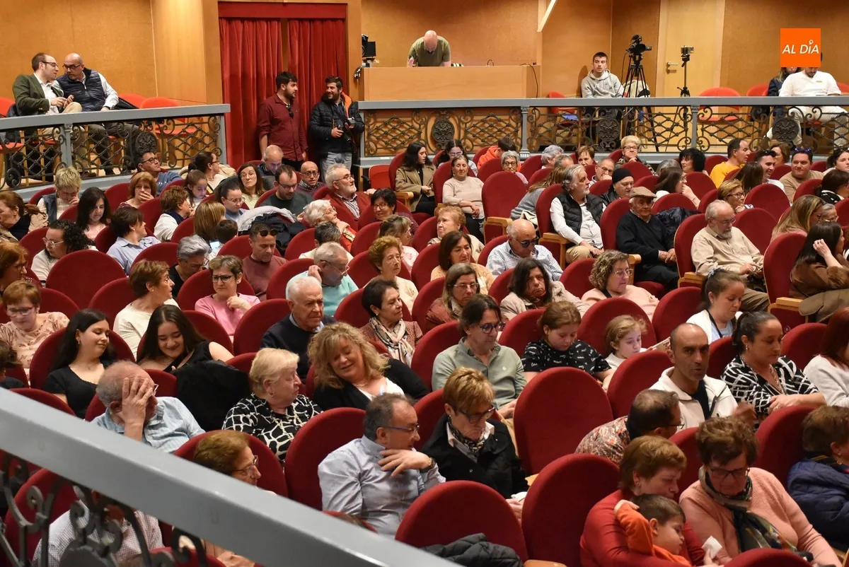 Foto 8 - El Teatro Nuevo se queda peque&ntilde;o para disfrutar del 2&ordm; certamen &lsquo;Toques de Esperanza&rsquo;