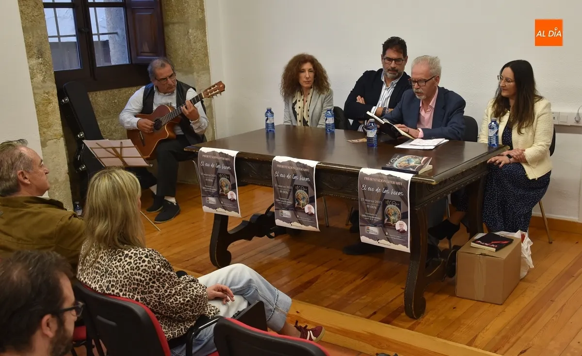 Foto 6 - Mill&aacute;n Cruz presenta con compa&ntilde;&iacute;a musical su primer poemario